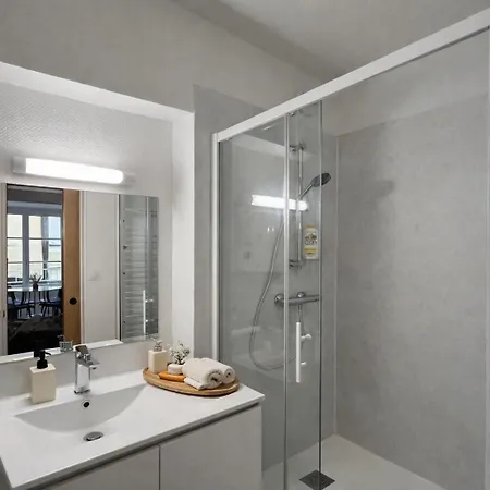 Appartamento De Charme Avec Cheminée Décorative *